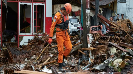 ارتفاع حصيلة ضحايا زلزال وتسونامي إندونيسيا إلى 248 وفاة فيما تستمر صعوبة وصول فرق الإنقاذ للمناطق المنكوبة