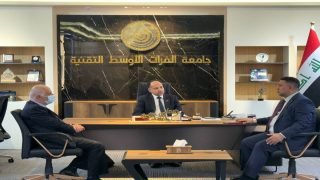 رئيس جامعة الفرات الأوسط التقنية يستقبل وفدًا من غرفة صناعة النجف الأشرف
