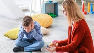 دراسة تكشف علاقة محتملة بين إصابة الأمهات بكورونا أثناء الحمل والتوحد لدى الأطفال