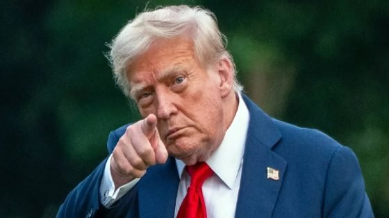 الرئيس الأميركي دونالد ترمب يلوح بعقوبات مشددة على أي دولة تتعامل تجارياً مع روسيا وسط حراك تشريعي واسع داخل الكونغرس