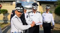 مدير المرور العام يتابع ميدانياً معاملات المواطنين