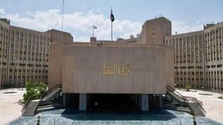 النفط توضح بشأن استيراد البنزين
