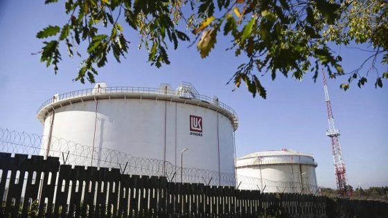 “إكسون موبيل” تدرس شراء أصول “لوك أويل” في حقل غرب القرنة 2