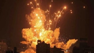 الاحتلال الإسرائيلي يعلن استهداف اجتماع لقيادات في حماس بحي الزيتون واستشهاد أكثر من 20 مدنياً في غزة