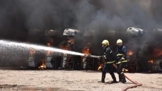 اندلاع حريق كبير داخل مخزن للألعاب النارية في منطقة السيدية والدفاع المدني يواصل عمليات الإخماد