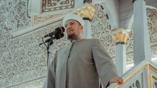 خطيب جامع أبو حنيفة: ليس من حق مُقاطع الانتخابات أن يحاسب النواب ويطالب بالتعيين والحقوق لأن هذا تناقض