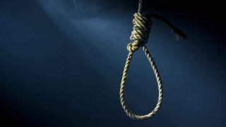 انتحار طفل يبلغ من العمر 13 عاماً، حيث اقدم على شنق نفسه داخل منزل متروك مجاور لمنزل عائلته الواقع في قضاء ابو غريب بالعاصمة بغداد