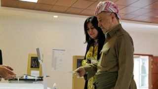 بارزاني يهنئ بنجاح الانتخابات ويدعو لوضع العراق على المسار الصحيح