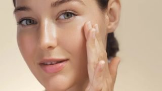 دراسة حديثة: فاكهة الكيوي مفتاح لبشرة أكثر شبابًا وصحة