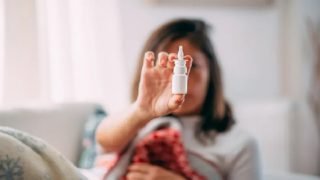 تحذير طبي من الاستخدام المفرط لقطرات الأنف: الإدمان واضطراب الأوعية الدموية أبرز المخاطر