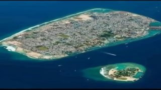 مدينة “ماليه” عاصمة جمهورية جزر المالديف واحدة من أكثر مدن العالم قد تتأثر أمام تغير المناخ ، إذ تقع على ارتفاع متر واحد فوق مستوى البحر