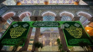 مع اقتراب إشراقة نور ولادة سيّدة نساء العالمين فاطمة الزهراء (عليها السلام).. تُزيَّن أروقة مرقد الإمام الحسين (عليه السلام) بلافتات التهنئة