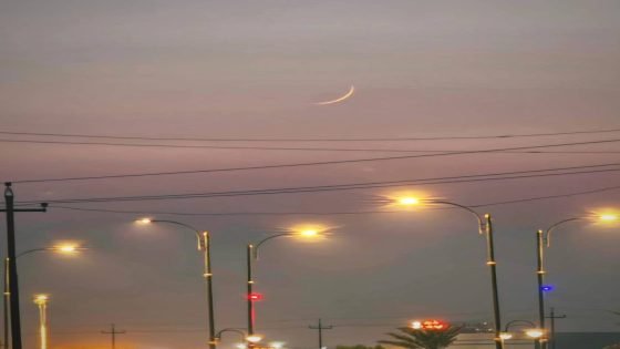 هلال شهر رجب فوق سماء العراق الان.