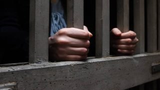 محكمة جنايات الكرخ في بغداد تصدر حكماً بالسجن 10 سنوات بحق مدان انتحل صفة قاضٍ.