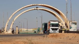 خبير قانوني: المنافذ الحدودية والكمارك اختصاصٌ مشترك لا حكر اتحادي… والدستور يُكذّب الضجّة السياسية