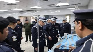 مدير المرور العام يتفقد الحالة الصحية لمنتسب أُصيب بحادث دهس أثناء الواجب