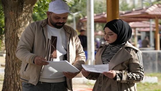 كلية التربية للعلوم الإنسانية توزّع مطويات توعوية عن مخاطر الهجرة غير الشرعية