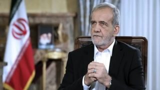 الرئيس الإيراني يوجّه بفتح قنوات حوار مع المحتجين وسط استمرار التظاهرات وتدهور الأوضاع الاقتصادية