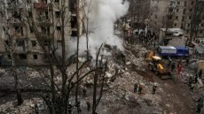 وزير الدفاع البريطاني ينجو من خطر صاروخي قرب لفوف أثناء توجهه إلى كييف وسط تصعيد عسكري واسع في أوكرانيا