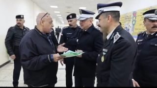 مدير المرور العام يتابع ميدانياً عمل موقع الغزالية لتسجيل المركبات ويشرف على إنجاز معاملات المواطنين
