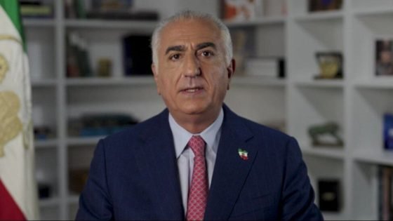 نجل شاه إيران “رضا بهلوي” يوجه رسالة للمرشد “علي خامنئي”: ارحل وغادر طهران قبل فوات الأوان وستتمكن من العيش بجوار بشار الأسد في موسكو.