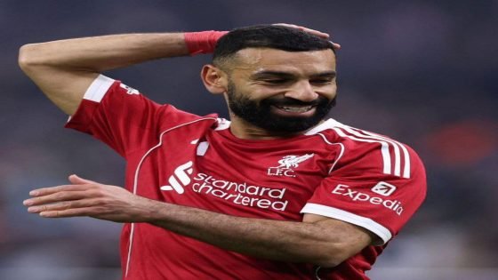 تروي ديني : إذا أراد ليفربول الوصول للمستوى التالي، يجب أن يرحل أحد نجومهم الكبار.. وبرأيي هذا النجم هو صلاح.