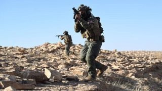 لرفع الجاهزية والكفاءة القتالية اللواء (72) في الحشد الشعبي يجري مناورات تدريبية على (الحدود العراقية – السورية).