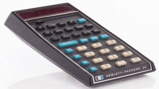 “قبل 54 عاماً من اليوم”.. تم طرح أول آلة حاسبة علمية محمولة في العالم HP-35 بسعر 395 دولار، وهو ما يعادل اليوم قرابة 2,000 إلى 3,000 دولار.