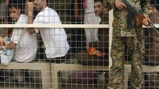 وزارة الخارجية: الدواعش المنقولين للعراق إذا لم تثبت إدانتهم سينقلون إلى مراكز التأهيل فيما أن القضاء سيحاكم من يثبت اشتراكه بجرائم داخل الأراضي العراقية وفقاً للقوانين المحلية العراقية.