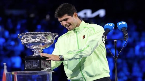 كارلوس ألكاراز يدخل التاريخ بعمر 22 عام يصبح كارلوس ألكاراز أصغر لاعب في تاريخ التنس يُكمل تحقيق البطولات الأربع الكبرى :