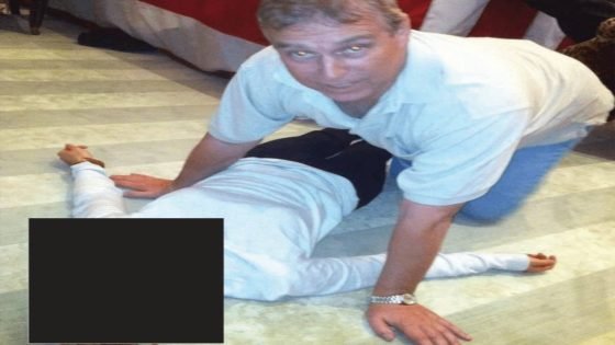 اعتقال شقيق ملك بريطانيا الأمير “آندرو”؛ بسبب علاقته مع جفري أبستين وظهوره في الملفات بشكل فاضح.