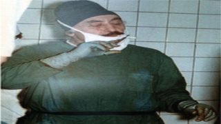 بعد الحرب العالمية الثانية، قدّم الطبيب Gavriil Ilizarov إنجازًا طبيًا مهمًا غيّر جراحة العظام، حيث ابتكر طريقة تعتمد على تثبيت العظم بإطار خارجي وإطالته ببطء شديد، مما يسمح للجسم بتكوين عظم جديد بدل اللجوء إلى البتر، ورغم السخرية والرفض في البداية، أصبحت طريقته من أهم تقنيات علاج الكسور والتشوهات العظمية في الطب الحديث.