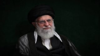 التلفزيون الإيراني: استشهاد قائد الثورة والجمهورية الإسلامية في إيران آية الله السيد علي خامنئي