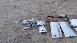 الدفاعات الجوية الأمريكية داخل قاعدة فكتوريا تقوم باسقاط طائرة مسيرة في مطار بغداد.