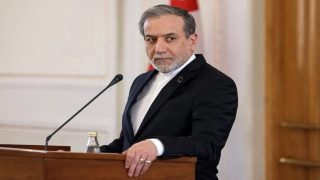 وزير الخارجية الإيراني: لا أحد يريد مواصلة الحرب وما نقوم به دفاع مشروع