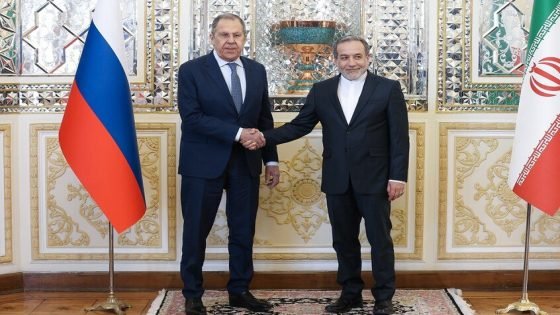 الخارجية الروسية: لافروف وعراقجي يناقشان عبر الهاتف الوضع المتدهور بشدة في الشرق الأوسط بسبب العدوان الأمريكي والإسرائيلي.