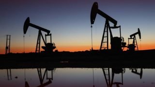 ارتفاع أسعار النفط 10٪ إلى أكثر من 118 دولاراً للبرميل