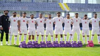 خلال مباراة إيران ونيجيريا الجارية حالياً.. لاعبو المنتخب الإيراني يحملون حقائب مدرسية رمزية؛ تخليداً لذكرى مجزرة مدرسة ميناب خلال القصف الامريكي – الصهيوني.