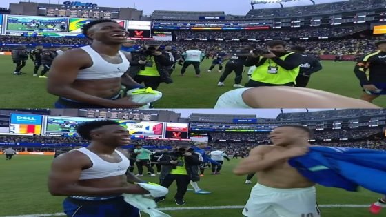   الجماهير البرازيلية غاضبة من فيني جدًا بسبب هذه اللقطة.