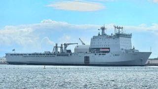 التايمز: وزارة الدفاع البريطانية قد تقوم بتحويل السفينة الحربية RFA Lyme Bay إلى قاعدة عائمة لكاسحات ألغام غير مأهولة بهدف تطهير مضيق هرمز.
