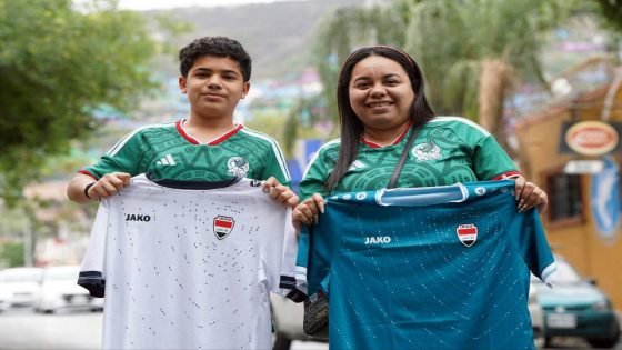 توزيع اطقم المنتخب العراقـي على الجماهير المكسيكية