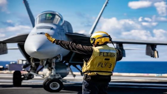 القيادة المركزية الأمريكية: قواتنا تسيطر على أجواء إيران من خلال عمليات الإقلاع من البحر