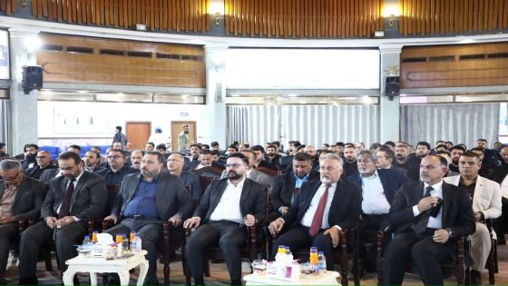 أكد نائب رئيس مجلس محافظة البصرة، أسامة السعد، أن إغلاق مضيق هرمز له تأثير على العراق والعالم، مشيراً إلى أن البلاد كانت تصدّر، قبل إغلاق المضيق، كميات كبيرة من النفط، إلا أن هذه الصادرات شهدت تراجعاً في الوقت الحاضر في ظل الظروف الإقليمية الراهنة.