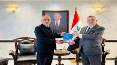 هدية دبلوماسية تحمل فكرًا استراتيجيًا: كتاب عراقي يرصد السلوك الأمريكي تجاه إيران يصل إلى سفير بغداد في عمّان