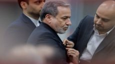 رويترز عن وزير الخارجية الإيراني “عباس عراقجي”: مصممون على الدفاع عن أنفسنا بكل الوسائل