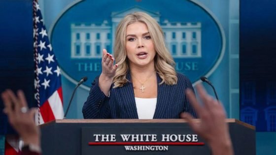 المتحدثة بإسم البيت الأبيض: العالم سيعرف اليوم الثلاثاء ما إذا كانت الجسور ومحطات الكهرباء في ايران ستدمر او لا. ترامب وحده يعرف ما سيفعله