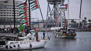 انطلاق أسطول تضامني جديد من ميناء برشلونة الإسباني لكسر الحصار عن قطاع غزة.