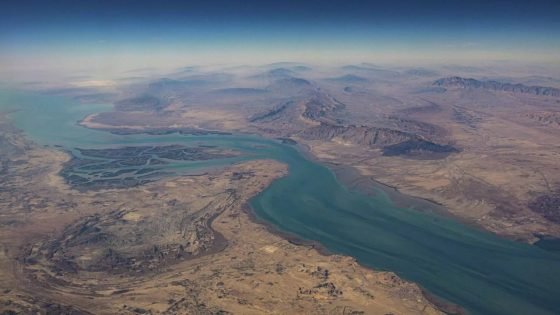 رويترز: دول خليجية بينها العراق تدرس إنشاء شبكة أنابيب نفطية بديلة لتجاوز مضيق هرمز