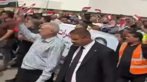 تظاهرات حاشدة أمام مبنى الخطوط الجوية العراقية للمطالبة بإقالة الإدارة