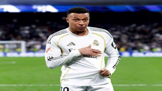 بيان طبي من ريال مدريد: بعد إجراء الفحوصات اليوم على لاعبنا كيليان مبابي من قبل الخدمات الطبية لريال مدريد، تم تشخيص إصابته بتمزق في عضلة نصف الوتر في ساقه اليسرى. وسيتم متابعة حالته الصحية.